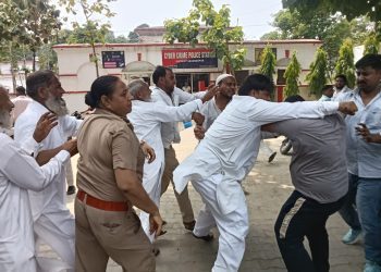 पुलिस लाइन में मारपीट का हाईवोल्टेज ड्रामा, पढ़े पूरी खबर…