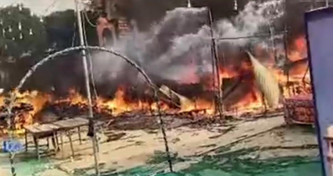 सहारनपुर मेले में लगी आग, 25 दुकाने राख, पढ़े पूरी खबर…